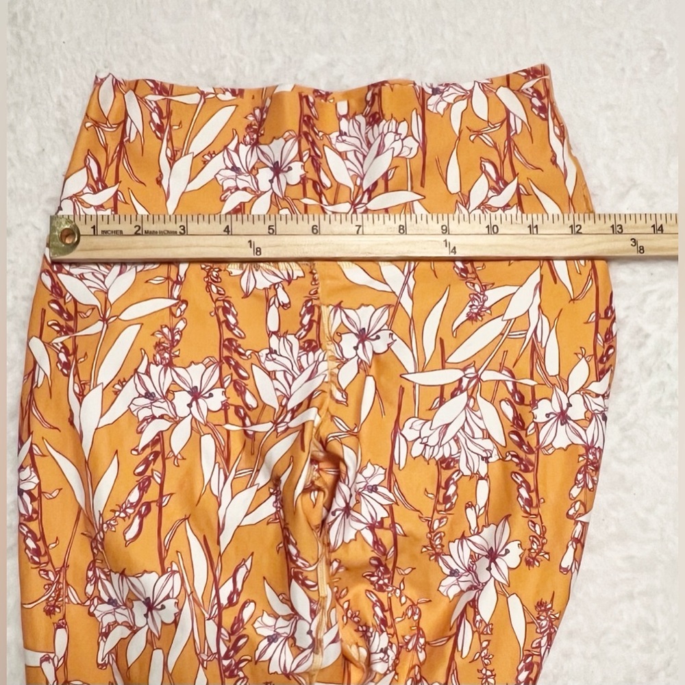 Fabletics NWT XS High-Waisted Fold Over PowerHold 7/8 Legging in Poetic Posy - Picture 7 of 7